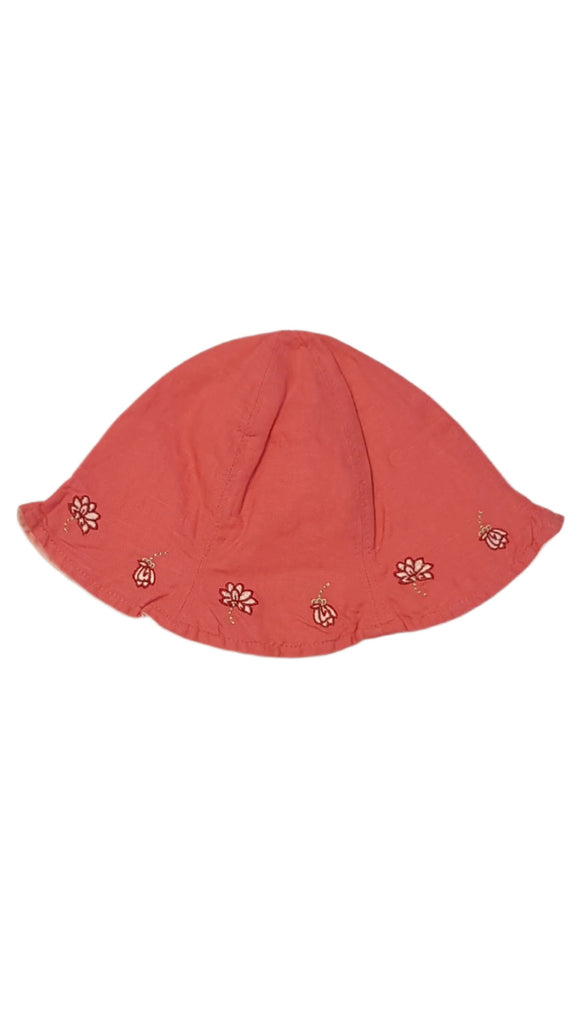 ARTHUR&FÉLICIE BABY DIVATOS KISLÁNY KALAP,HÍMZETT VIRÁGOKKAL DÍSZÍTVE 48CM