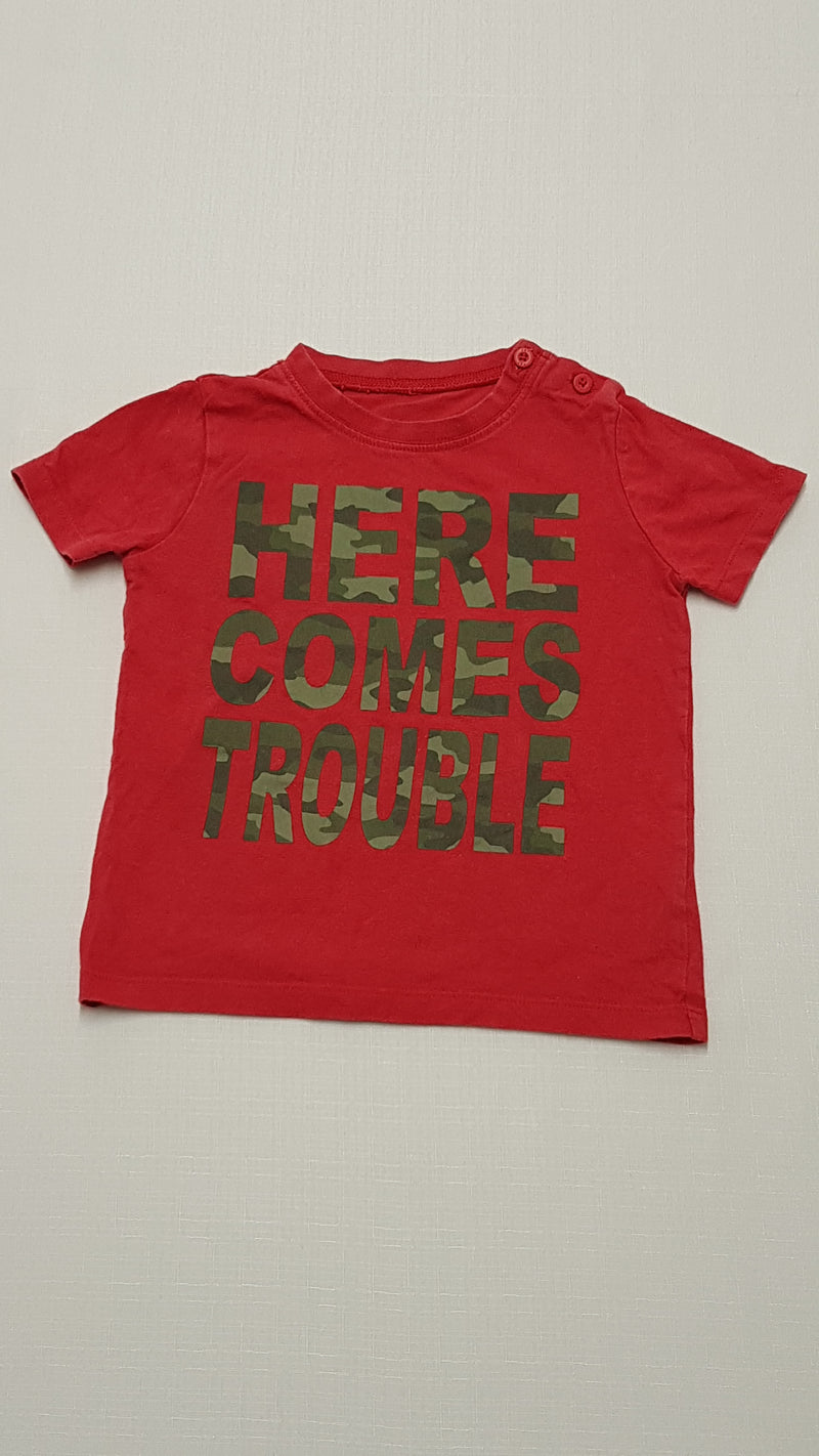 F&F KIDS ÁLCAMINTA FELIRATOS,PIROS KISFIÚ PÓLÓ 86