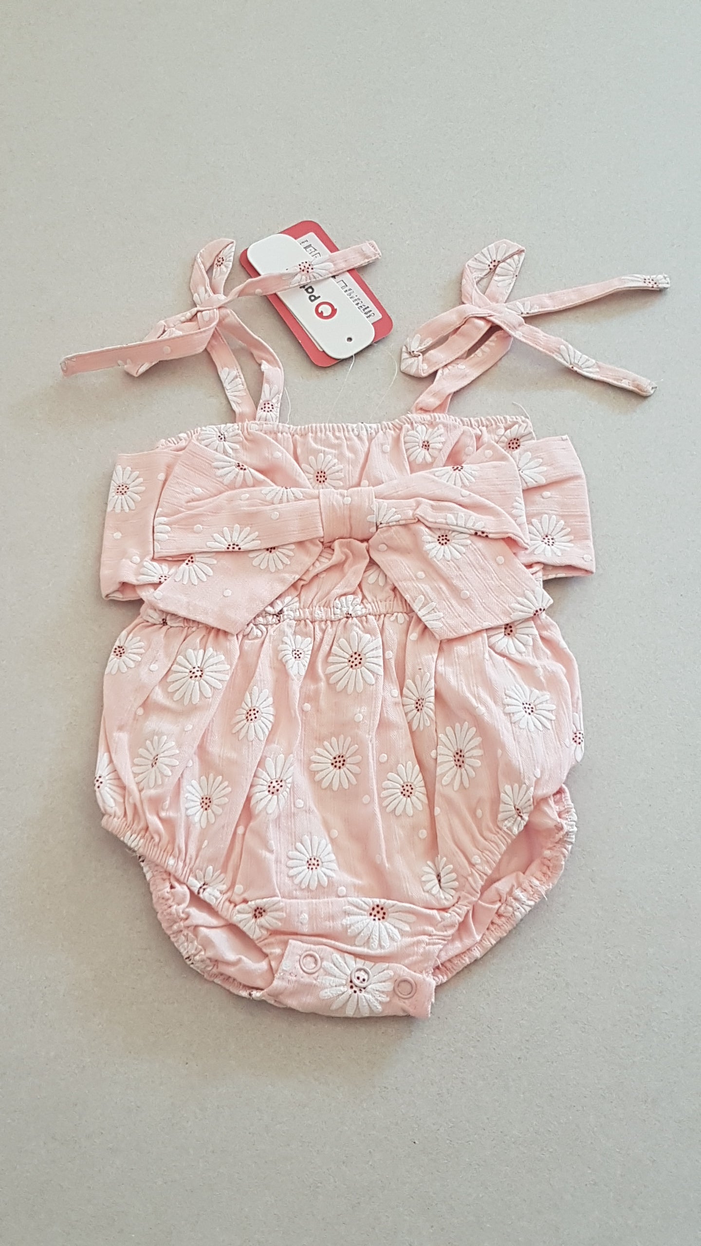 CÍMKÉS PATPAT CSINI KISLÁNY NAPOZÓ