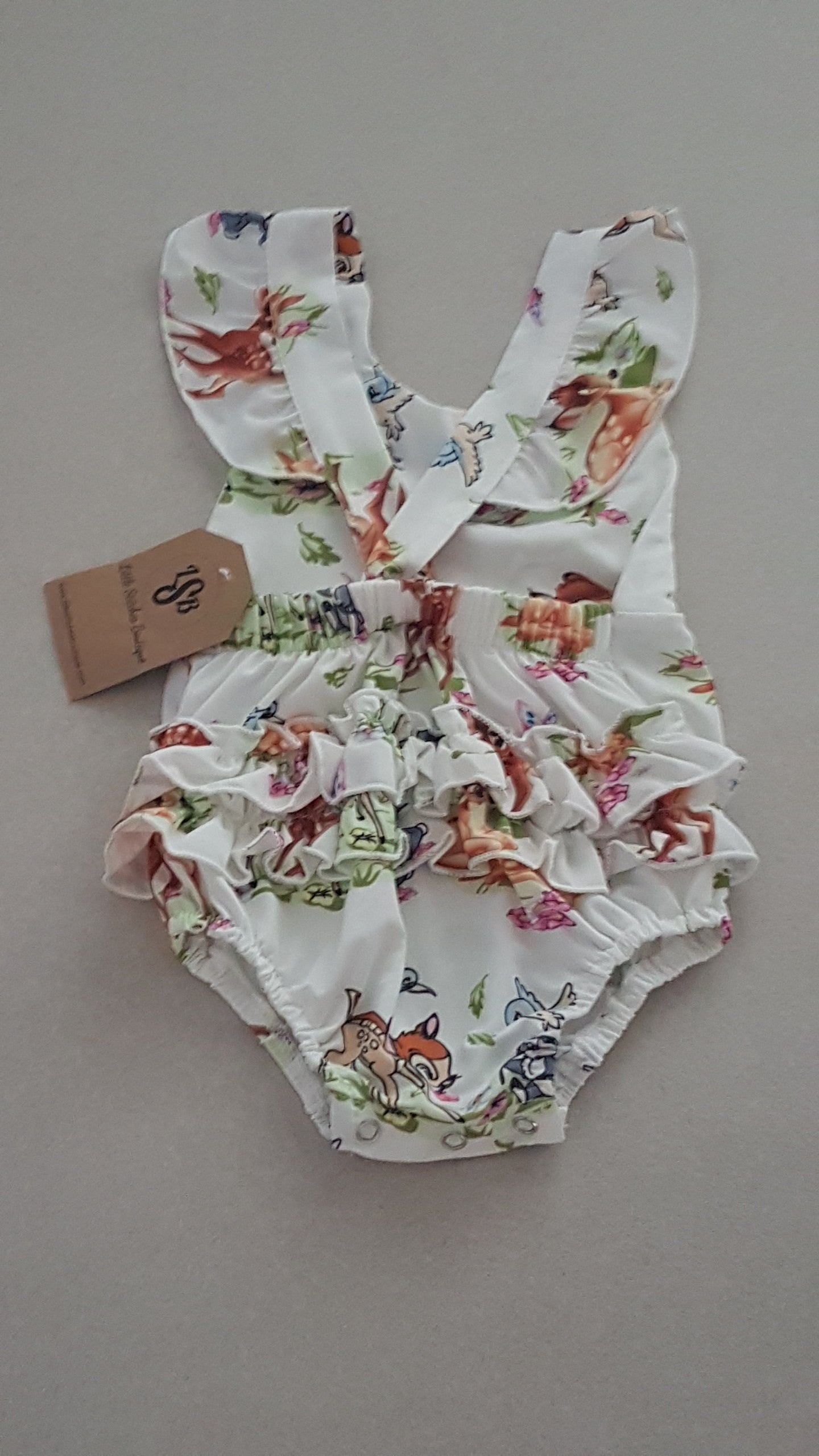 CÍMKÉS LITTLE STITCHES BOUTIQUE DESIGNER KISLÁNY NAPOZÓ