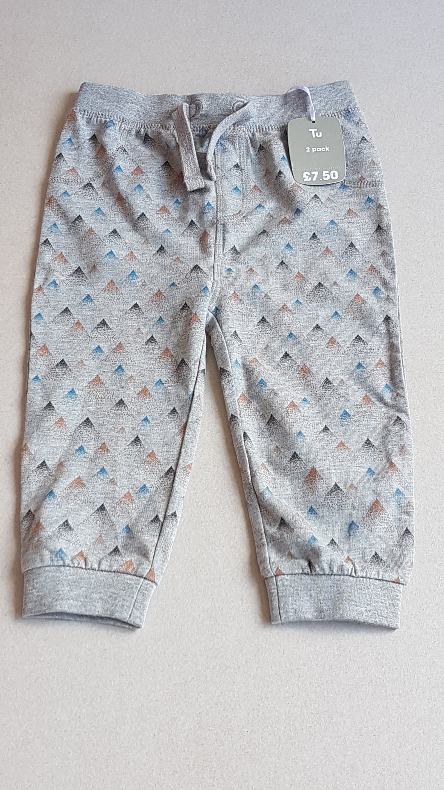CÍMKÉS TU KIDS KISFIÚ JOGGERS