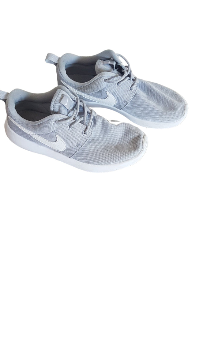 NIKE UNISEX PILLE KÖNNYŰ SPORTCIPŐ Main Image