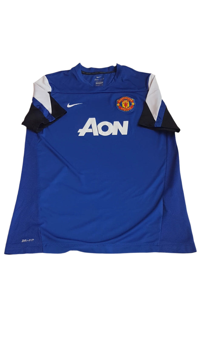 NIKE MANCHESTHER UNITED  KISFIÚ SPORT PÓLÓ 164-176 Hover Image