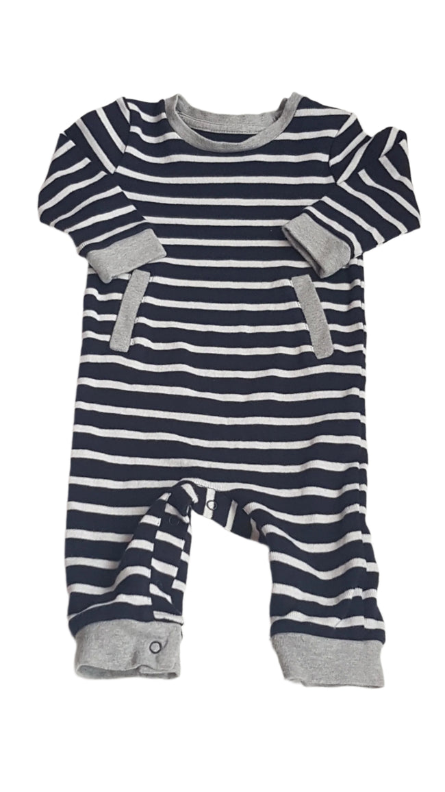 M&S CSÍKOS KISFIÚ KEZES -LÁBAS  68 Hover Image