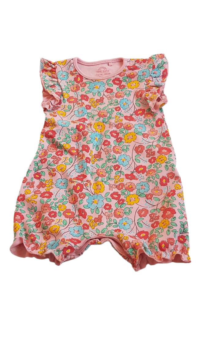 ÚJ NEXT APRÓ VIRÁGOS, FODROS KISLÁNY PLAYSUIT 62 Hover Image