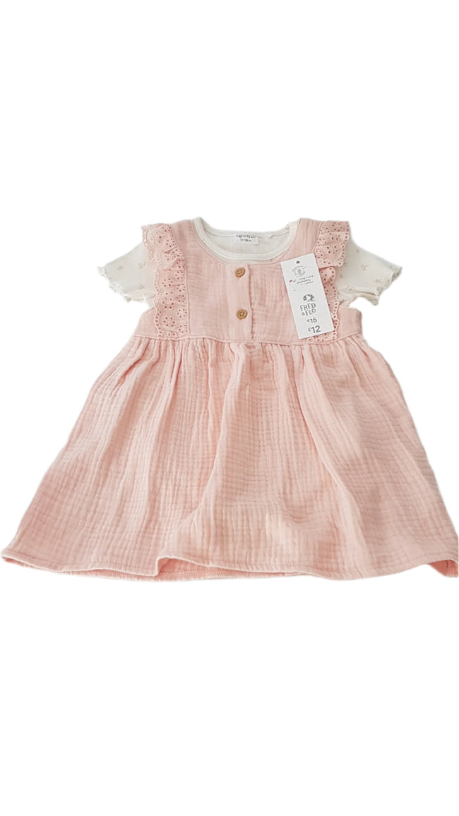 CÍMKÉS F&F GYÖNYÖRŰ SZÉP, PÚDER SZÍNŰ  KISLÁNY RUHA 86 Hover Image