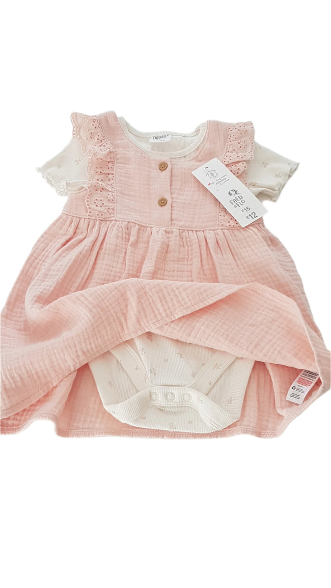 CÍMKÉS F&F GYÖNYÖRŰ SZÉP, PÚDER SZÍNŰ  KISLÁNY RUHA 86 Main Image