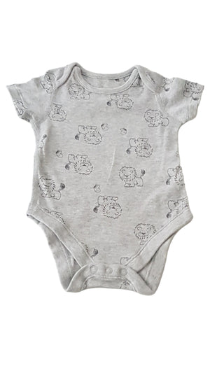 M&S OROSZLÁNOS KISFIÚ BODY 68