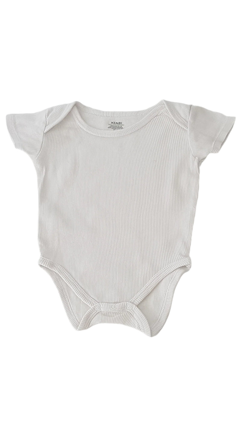 KIABI BORDÁZOTT, TÖRTFEHÉR UNISEX BODY 74-80