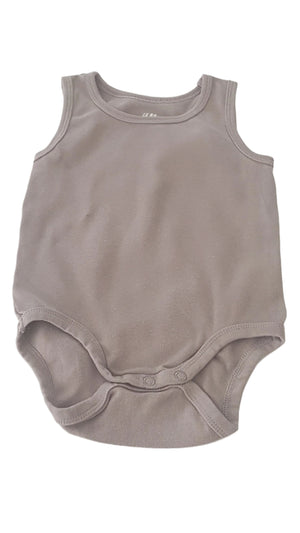 H&M SZÜRKE SZINŰ KISFIÚ TRIKÓ-BODY 74