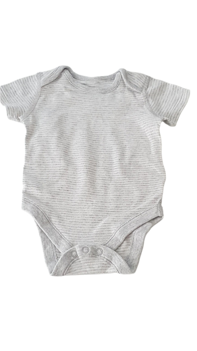 M&S SZÜRKE CSÍKOS KISFIÚ BODY 68 Hover Image