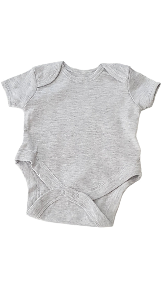 PRIMARK SZÜRKE SZÍNŰ KISFIÚ BODY 62 Hover Image