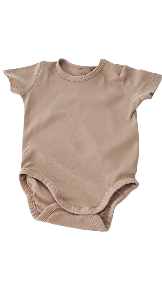 ÚJ H&M ORGANIKUS PAMUT KISFIÚ BODY 62 Hover Image