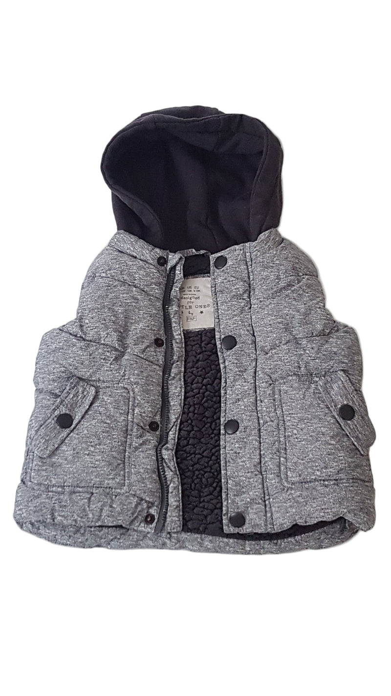 F&F SZÜRKE SZÍNŰ KISFIÚ MELLÉNY 80