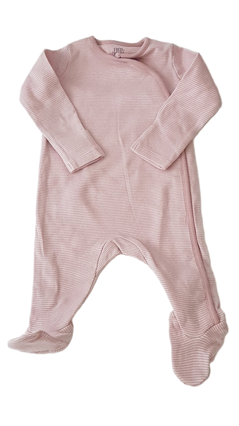 F&F PÚDER SZÍNŰ, CSÍKOS KISLÁNY RUGDALÓZÓ 62