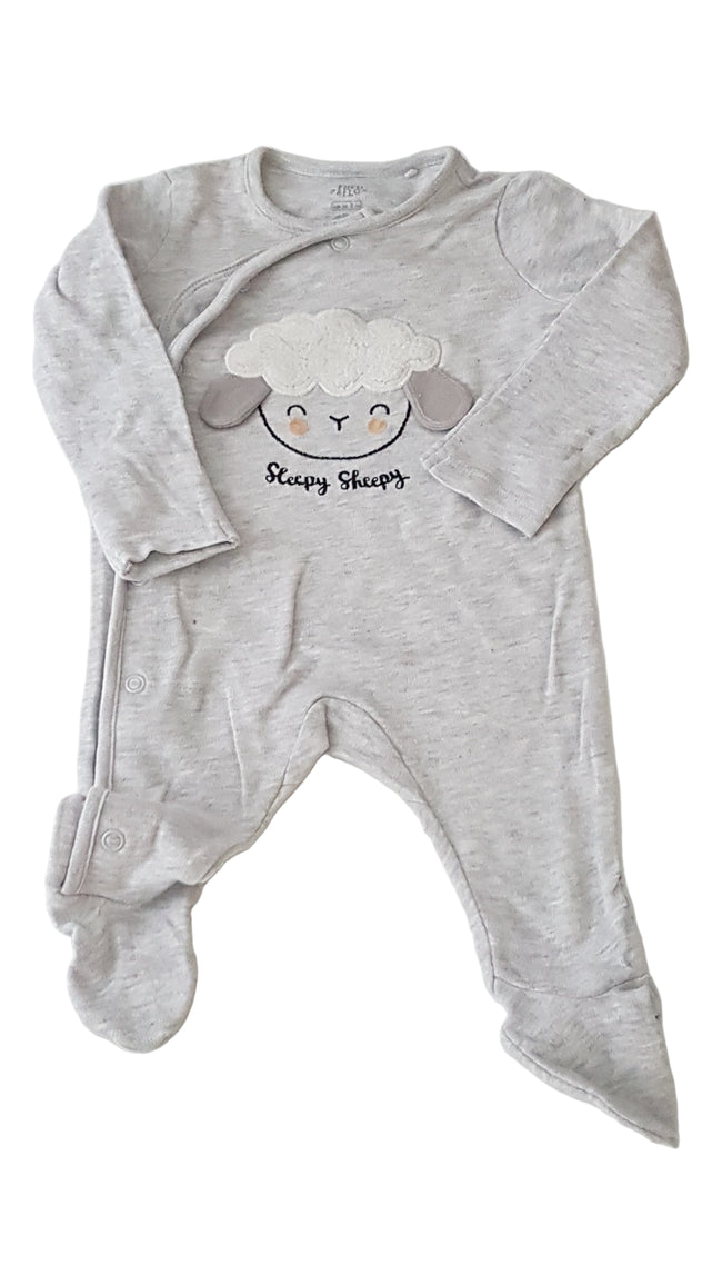 F&F BÁRÁNYOS UNISEX RUGDALÓZÓ 62 Hover Image
