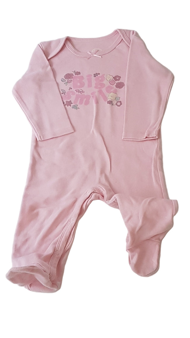 HELLO WORD BIG SMILE FELIRATOS KISLÁNY RUGDALÓZÓ 74 Hover Image