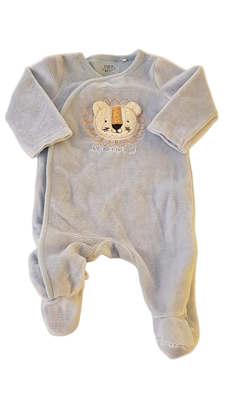 F&F VILÁGOSKÉK , PLÜSS KISFIÚ RUGDALÓZÓ 56