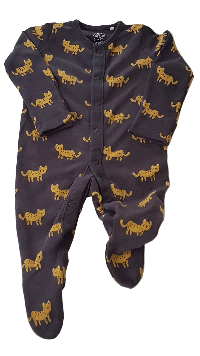 F&F ÁLLATOS KISFIÚ RUGDALÓZÓ 68