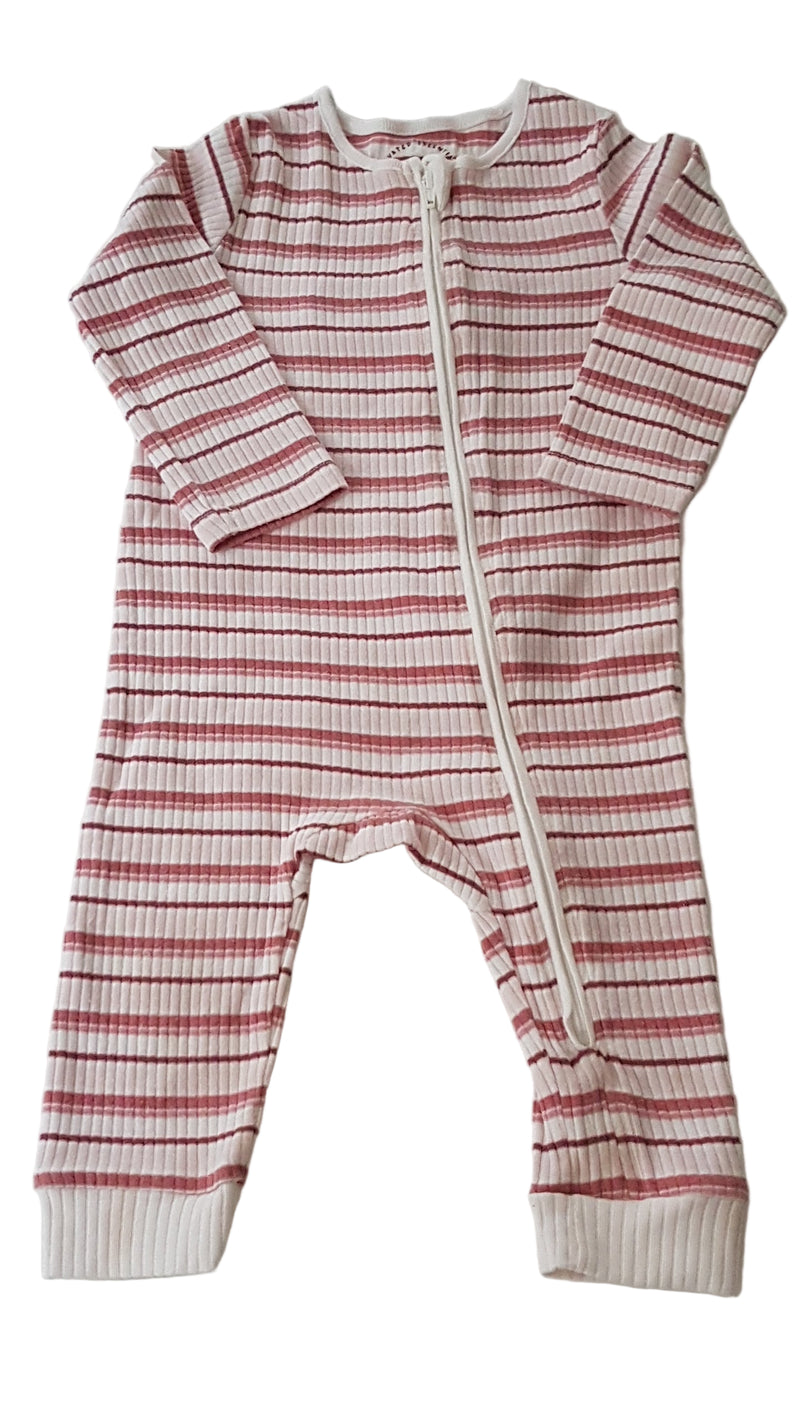 F&F  CSÍKOS KISLÁNY RUGDALÓZÓ  74