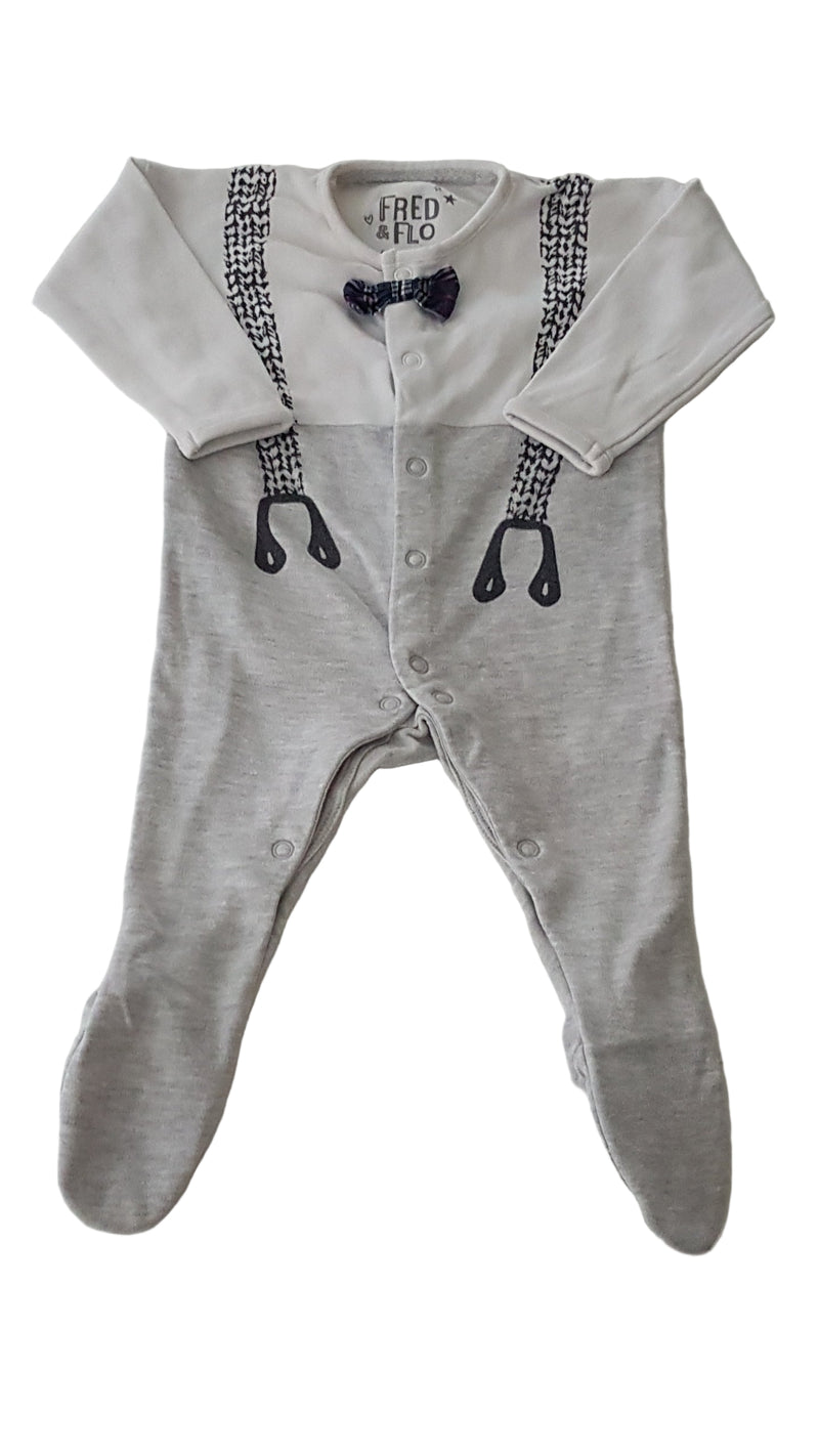 F&F ELEGÁNS KISFIÚ RUGDALÓZÓ 62