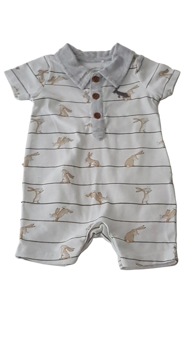 TU EXTRA MINŐSÉGŰ , NYUSZIS KISFIÚ PLAYSUIT 56 Hover Image
