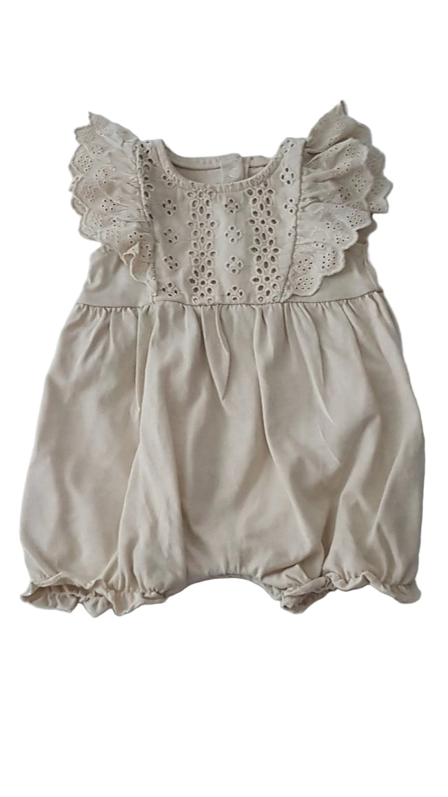 ÚJ EKRÜ SZÍNŰ , MADEIRÁS KISLÁNY PLAYSUIT 62 Hover Image