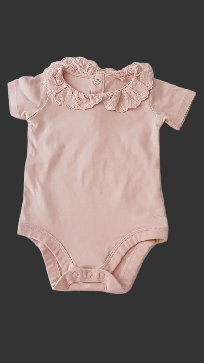 ÚJ TU PÚDER SZÍNŰ, MADEIRÁS ,CSODASZÉP KISLÁNY BODY 74-80 Hover Image