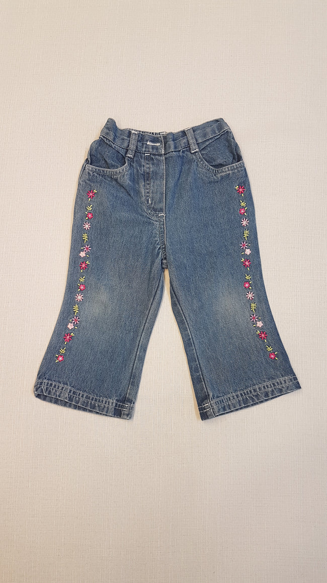 HÍMZETT VIRÁGOKKAL DÍSZÍTETT KISLÁNY FARMERNADRÁG, GUMIS DERÉKRÉSSZEL Hover Image