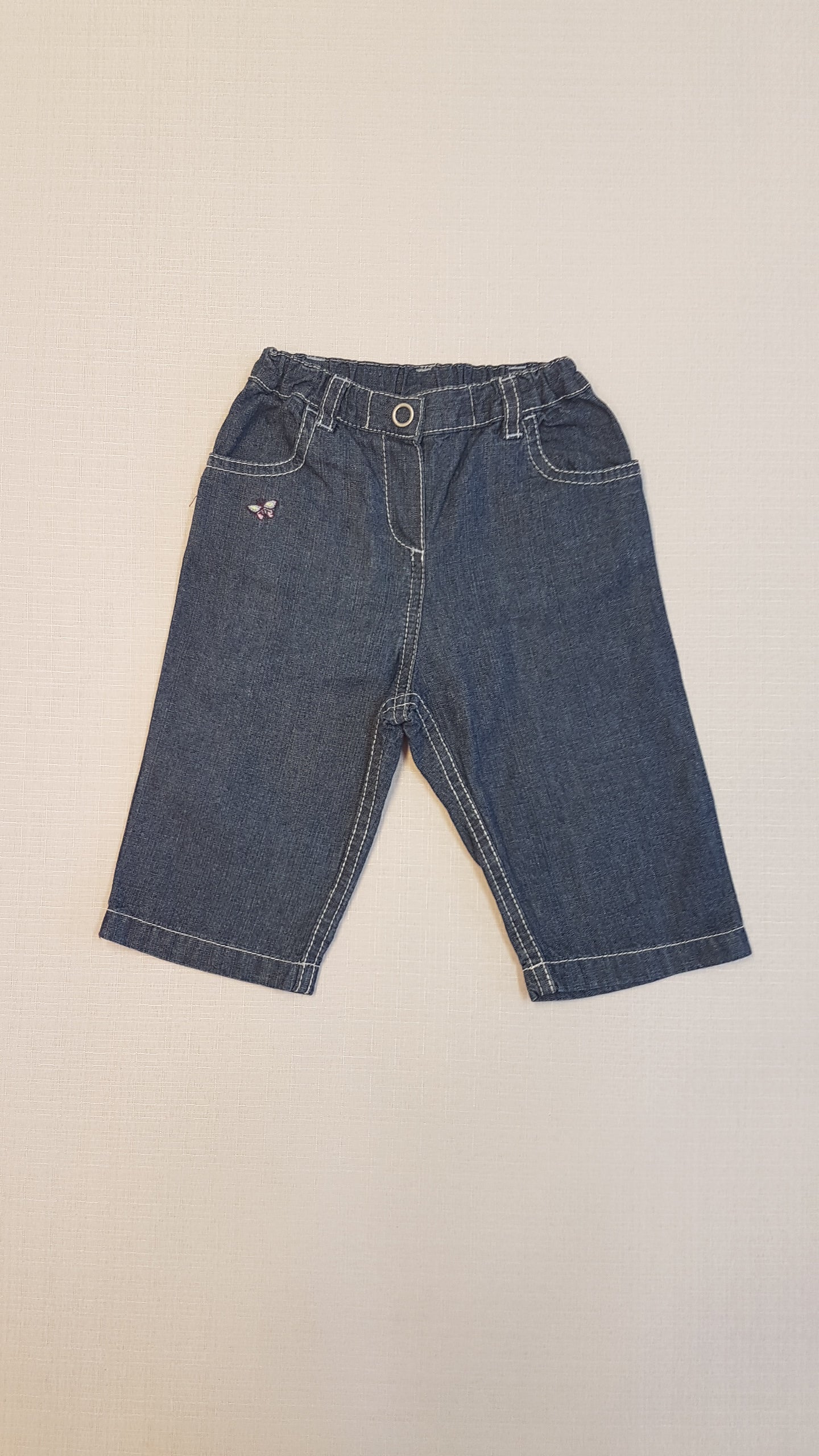 PETIT BATEAU DIVATOS,CÉRNAMINTÁS,GUMIS DEREKÚ, FARMER HATÁSÚ KISLÁNY NADRÁG , ELÖL HÍMZETT LEPKÉVEL-HÁTUL VIRÁGMINTÁVAL DÍSZÍTVE