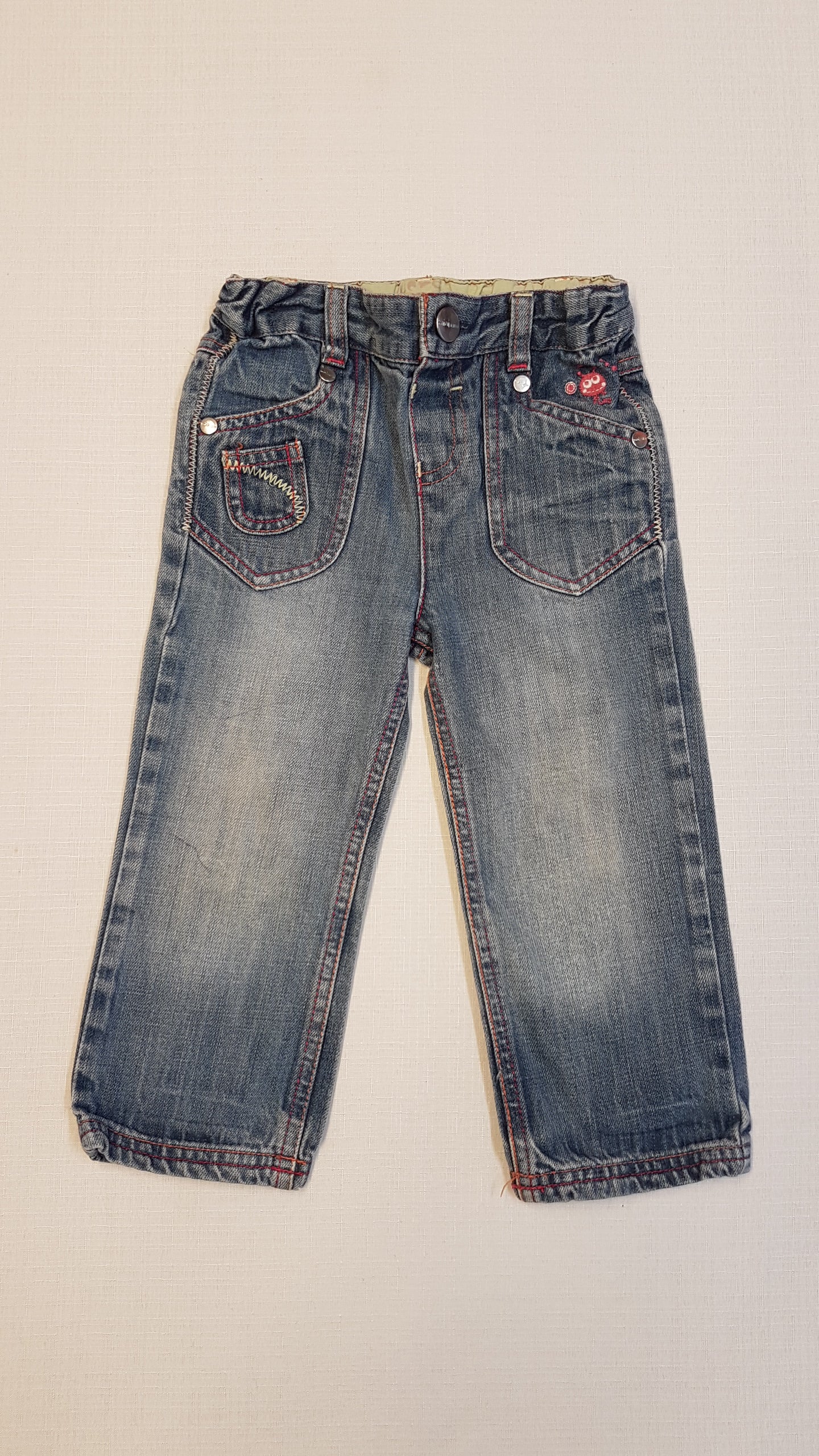 M&S TRENDI, DIVATOS, KOPTATOTT KISLÁNY FARMER NADRÁG SZÍNES CÉRNAMINTÁVAL DÍSZÍTVE