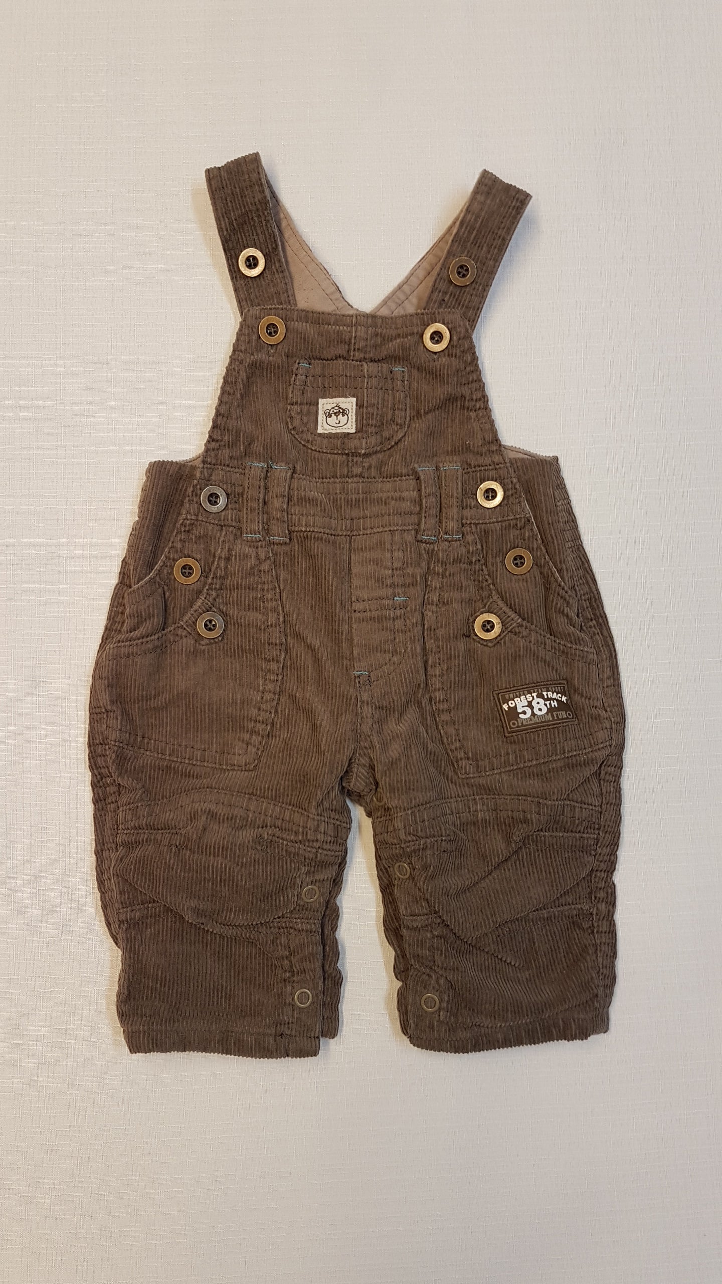 ÚJ MATALAN BARNA , DIVATOS, KANTÁROS BÁRSONY NADRÁG, VÉKONY BÉLÉSSEL, A LÁBRÉSZNÉL VÉGIG PATENTOS