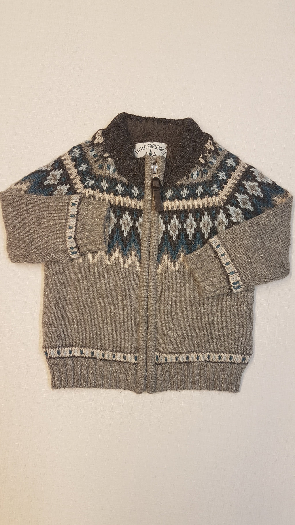 TU DIVATOS, VASTAG CIPZÁROS KISFIÚ FELSŐ, BUNDA BÉLÉSSEL