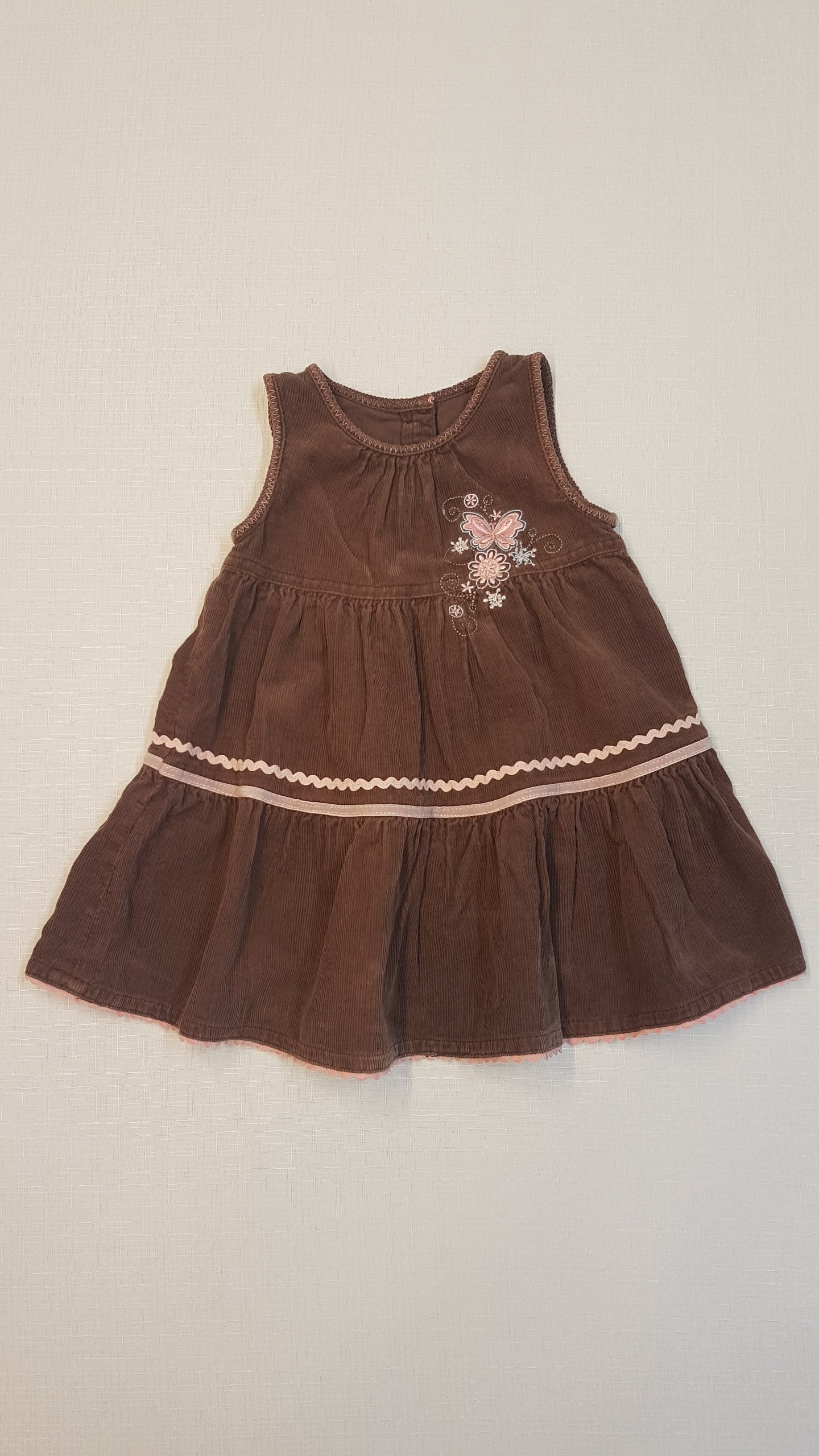 MOTHERCARE CSINI BÁRSONY KISLÁNY RUHÁCSKA, RÓZSASZÍN HÍMZETT VIRÁGOKKAL, PILLANGÓVAL ÉS SZEGŐVEL DÍSZÍTVE