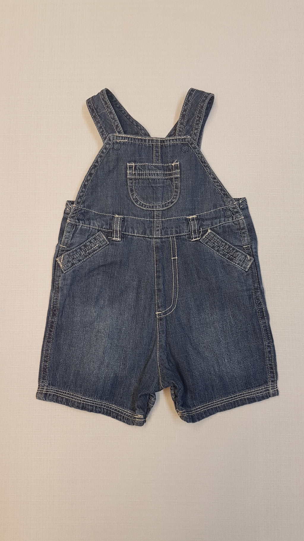 MOTHERCARE PIHE-PUHA TRENDI KANTÁROS , KOPTATOTT FARMER NADRÁG, CÉRNAMINTÁVAL DÍSZÍTVE