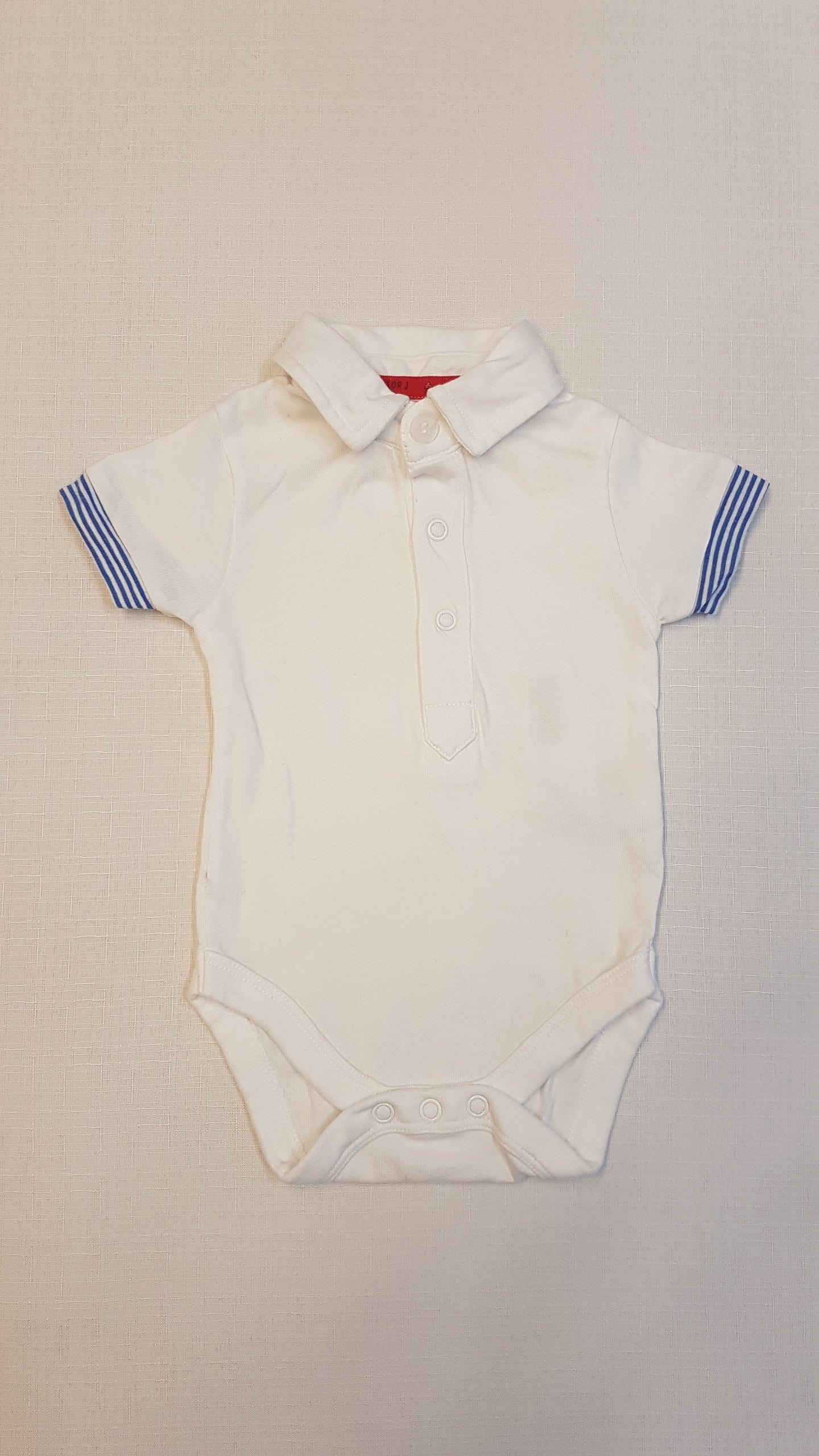 JUNIOR J. DIVATOS GOMBOS, GALLÉROS KISFIÚ BODY