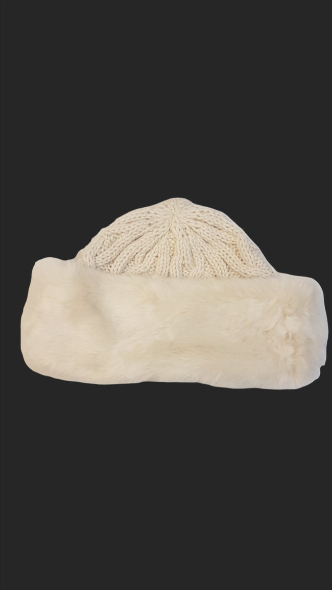 M&S TRENDI VASTAG KÖTÉSŰ PRÉMES KRÉM SZÍNŰ KISLÁNY SAPI Hover Image