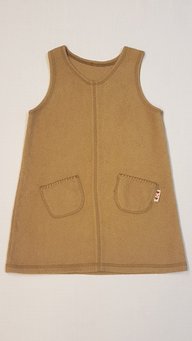 M&S BOLYHOS TERMÓ CSINI KISLÁNY RUHÁCSKA 2 OLDALT ZSEBBEL Hover Image