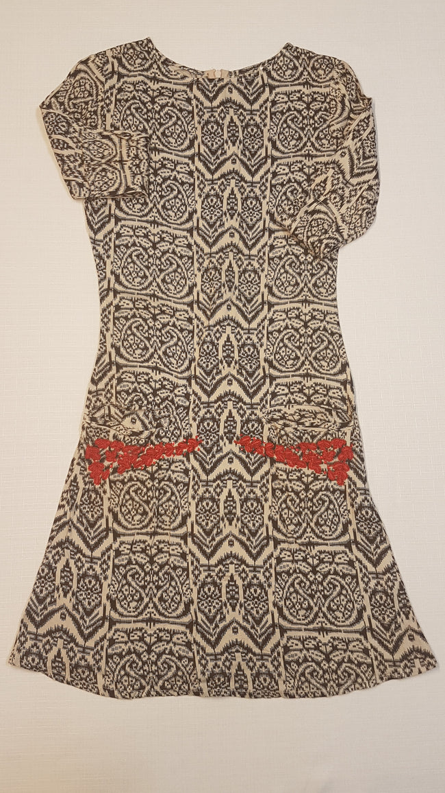 TRENDI DIVATOS 2 OLDALT ZSEBES PIROS GYÖNGYÖKKEL DÍSZÍTETT KISLÁNY TUNIKA RUHA Hover Image