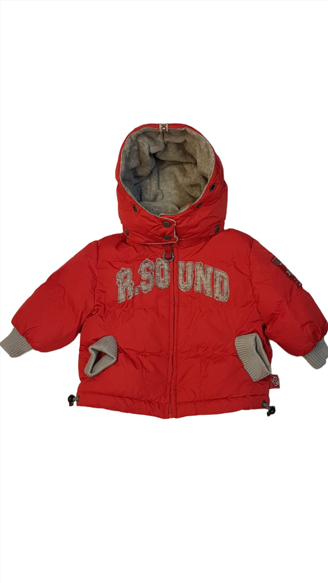 RED SOUND VASTAG STEPPELT FELIRATOS KAPUCNIS VAGÁNY KISFIÚ TÉLIKABÁT Hover Image