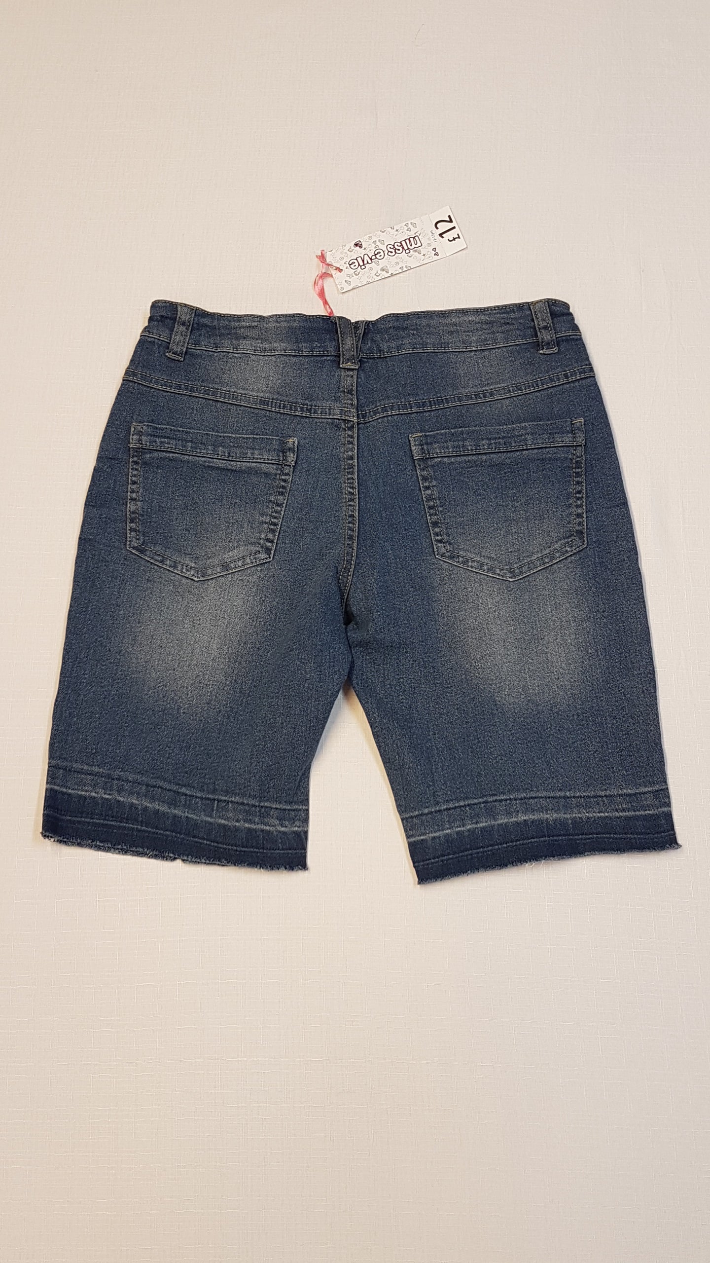 CÍMKÉS MISS E VIE TRENDI, KISLÁNY FARMER NACI, ÁLLÍTHATÓ GUMIS DERÉKRÉSSZEL