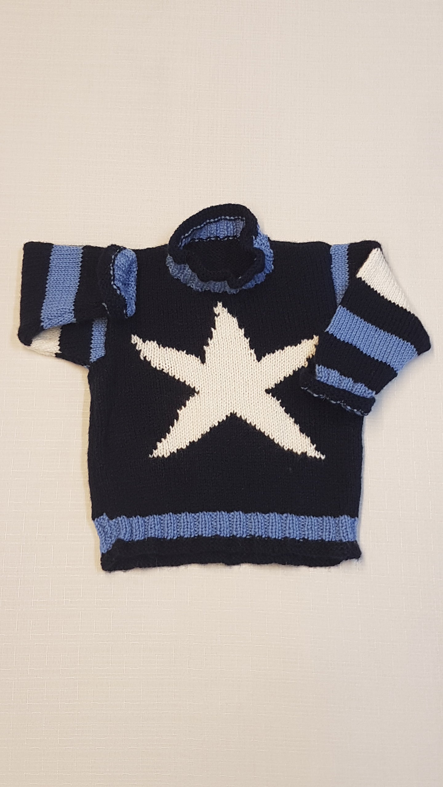 EGYEDI KÉSZÍTÉSŰ,KÖTÖTT,DIVATOS, UNISEX PULÓVER