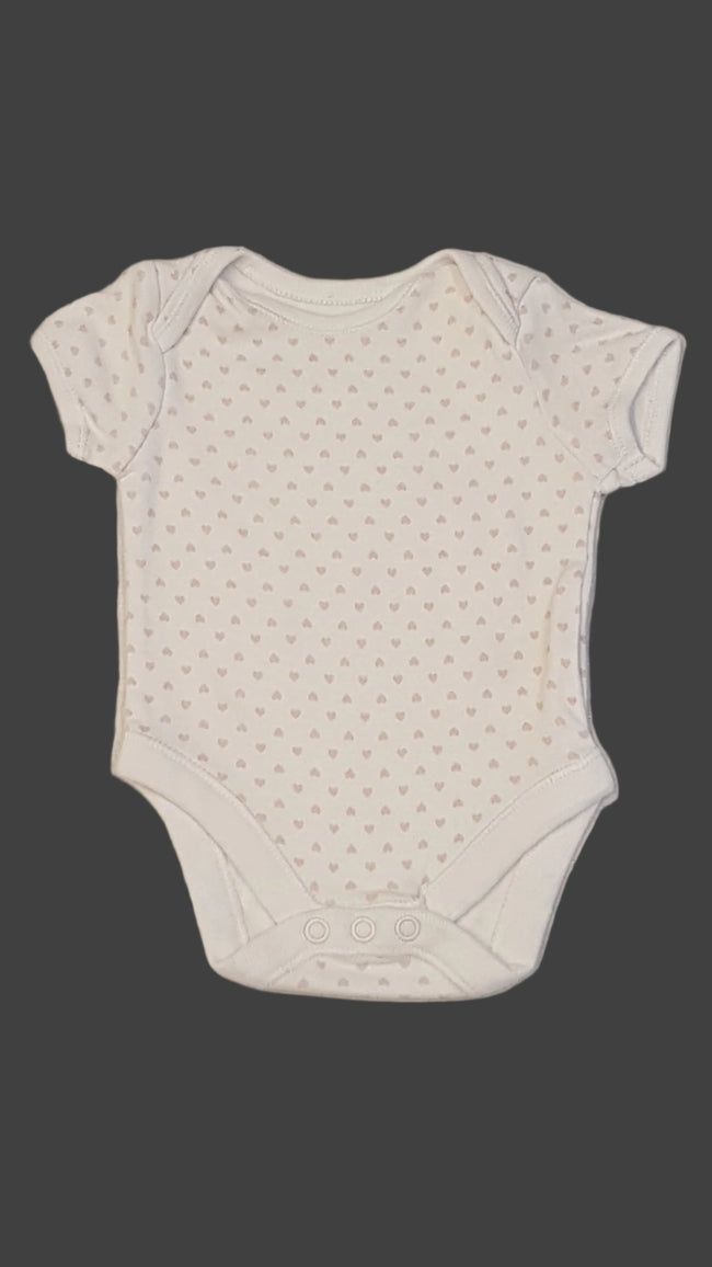 F&F SZÍVECSKÉS KISLÁNY BODY 56 Hover Image