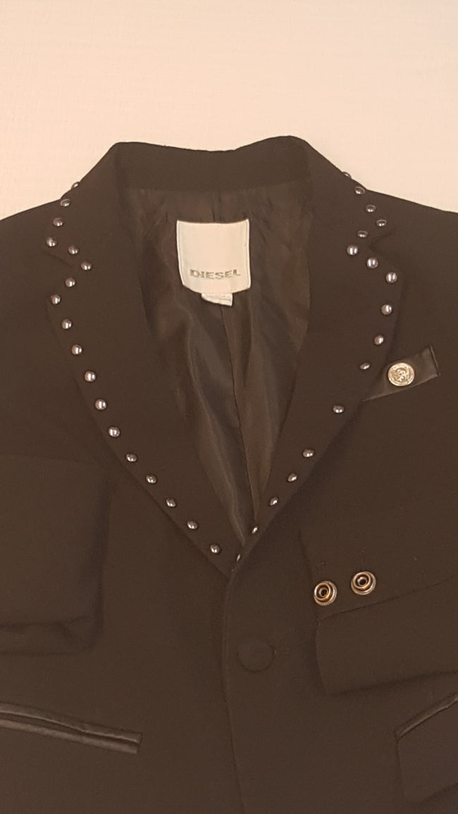 DIESEL PRÉMIUM MINŐSÉGŰ KISLÁNY BLÉZER, GALLÉR RÉSZNÉL VÉGIG SZÖGECSES DÍSZÍTÉSSEL EUR 36-38 Main Image