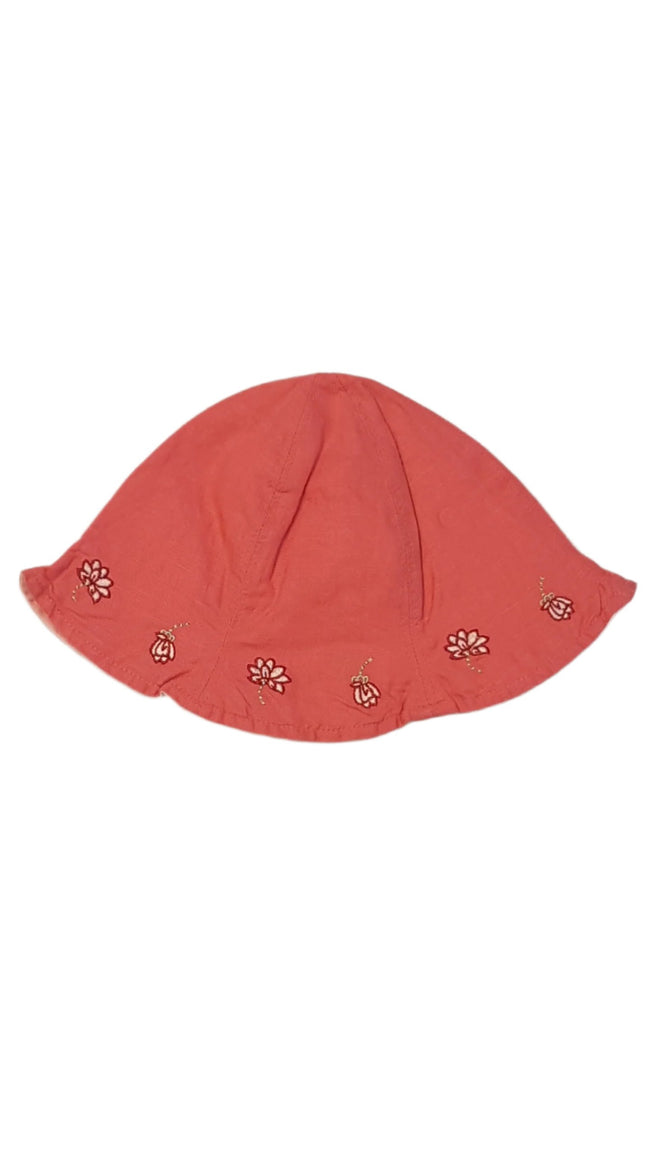 ARTHUR&FÉLICIE BABY DIVATOS KISLÁNY KALAP,HÍMZETT VIRÁGOKKAL DÍSZÍTVE 48CM Hover Image