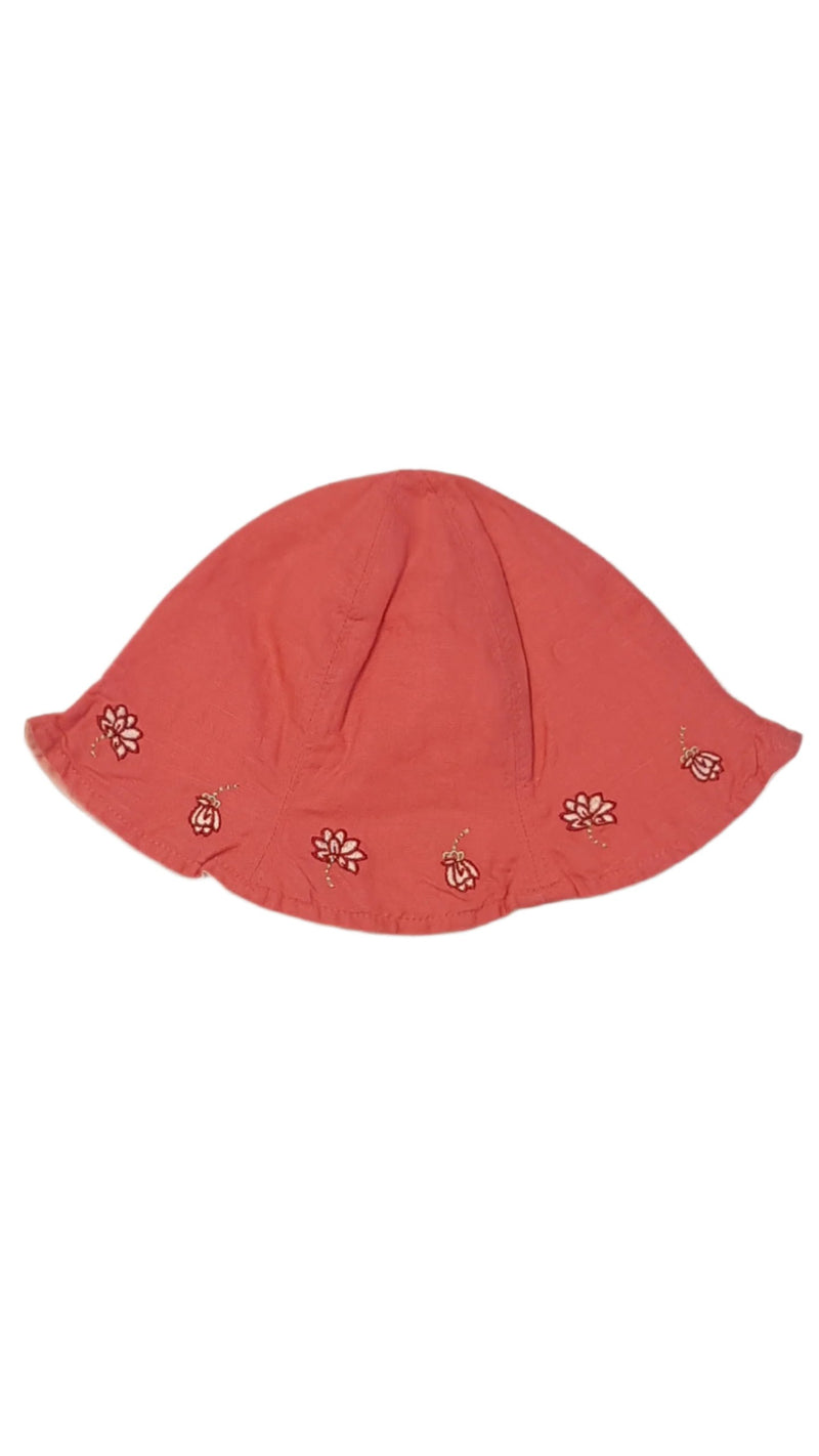 ARTHUR&FÉLICIE BABY DIVATOS KISLÁNY KALAP,HÍMZETT VIRÁGOKKAL DÍSZÍTVE 48CM