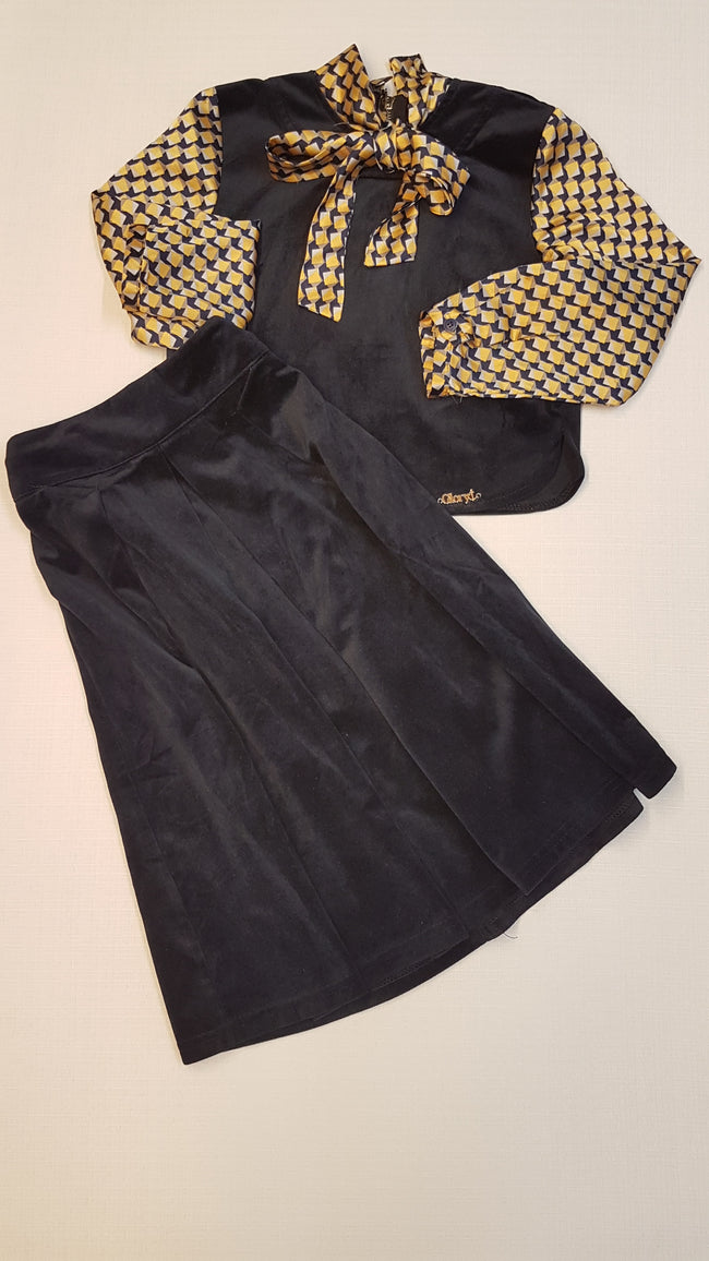 GLORY KÜLÖNLEGES,ELEGÁNS KISLÁNY SZETT,ÁLLÍTHATÓ GUMIS DERÉKRÉSSZEL 134-140 Hover Image