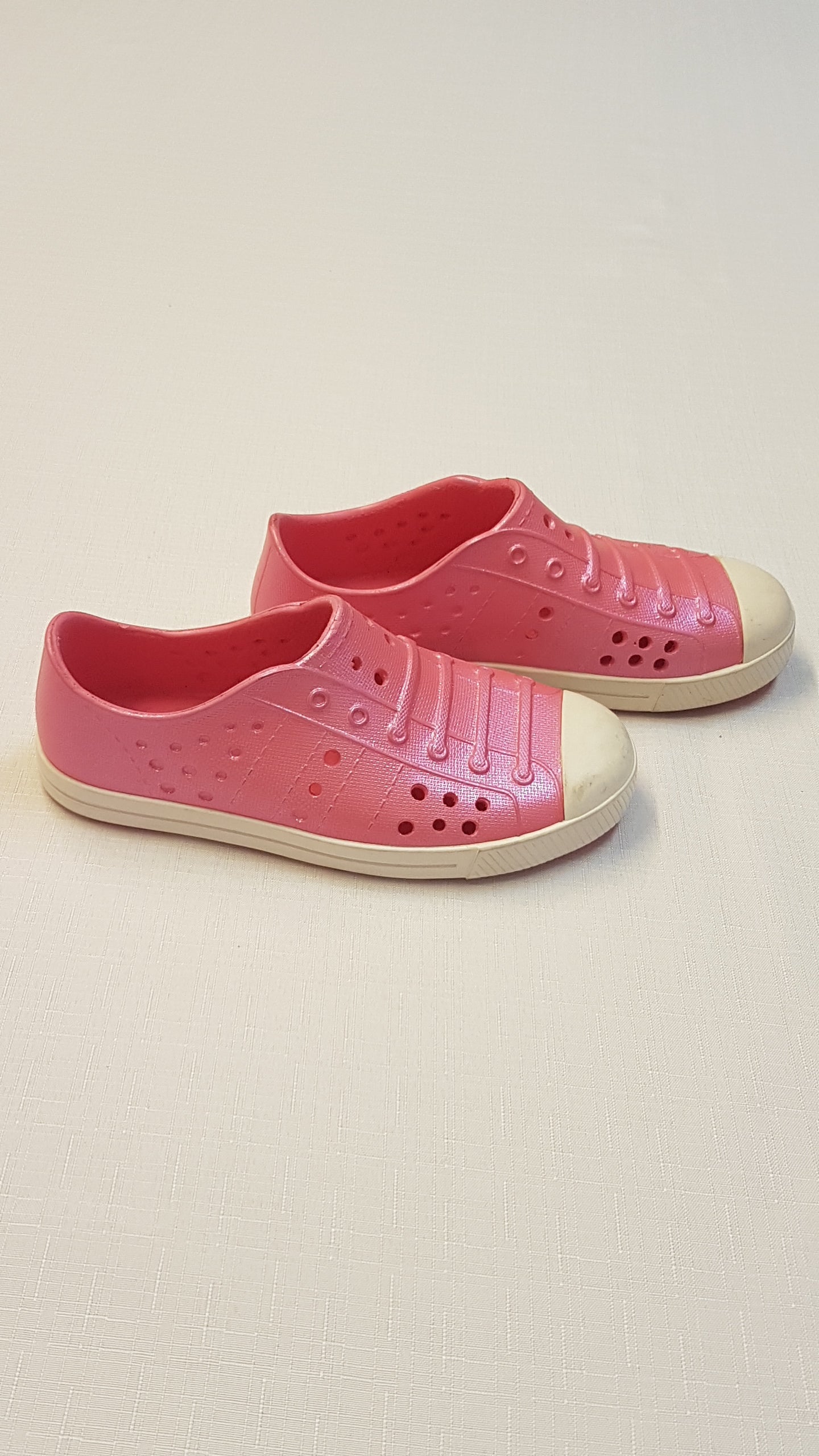 TRENDI KISLÁNY GUMICIPŐ