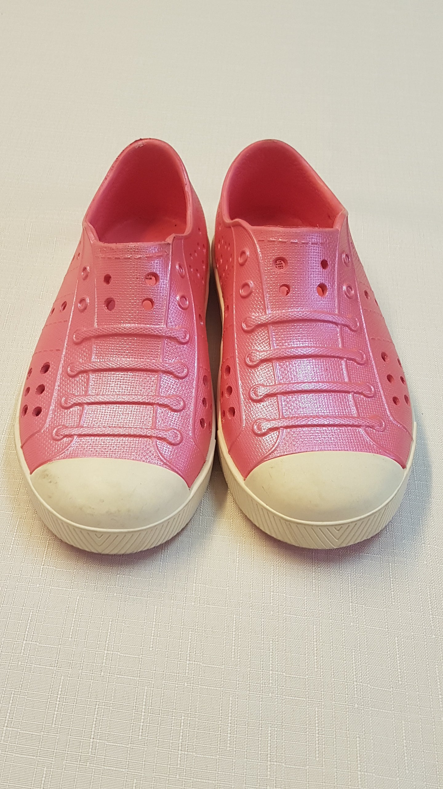 TRENDI KISLÁNY GUMICIPŐ