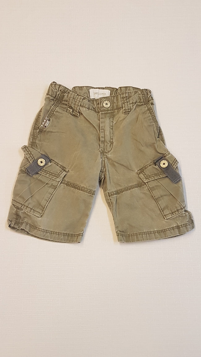 DIESEL PRÉMIUM MINŐSÉGŰ,VAGÁNY KISFIÚ RÖVIDNADRÁG,ÁLLÍTHATÓ GUMIS DERÉKRÉSSZEL 92-98 Hover Image